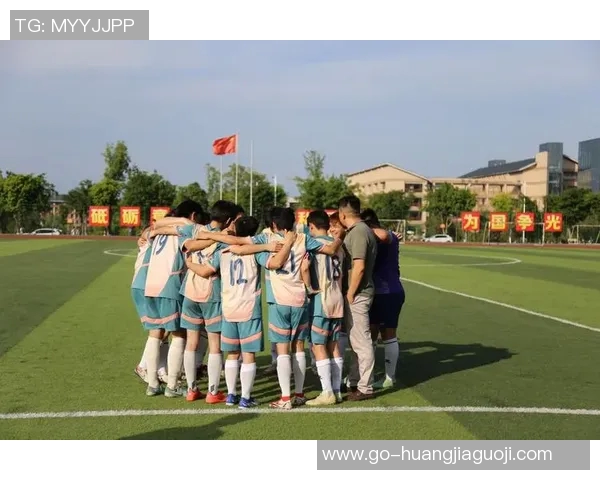 清华大学足球队奋勇拼搏展现青春风采助力校园文化建设与体育精神传播 清华大学足球队奋勇拼搏展现青春风采助力校园文化建设与体育精神传播